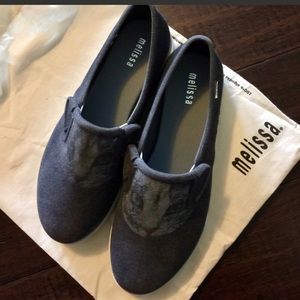 Melissa 🐱 faced suede slip on’s.